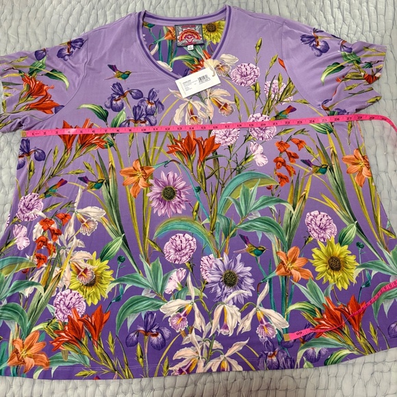 Johnny Was THE JANIE FAVORITE SHORT SLEEVE V‑NECK SWING TEE 3X - Picture 9 of 10